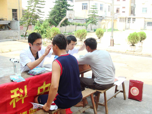 團員送醫到基層